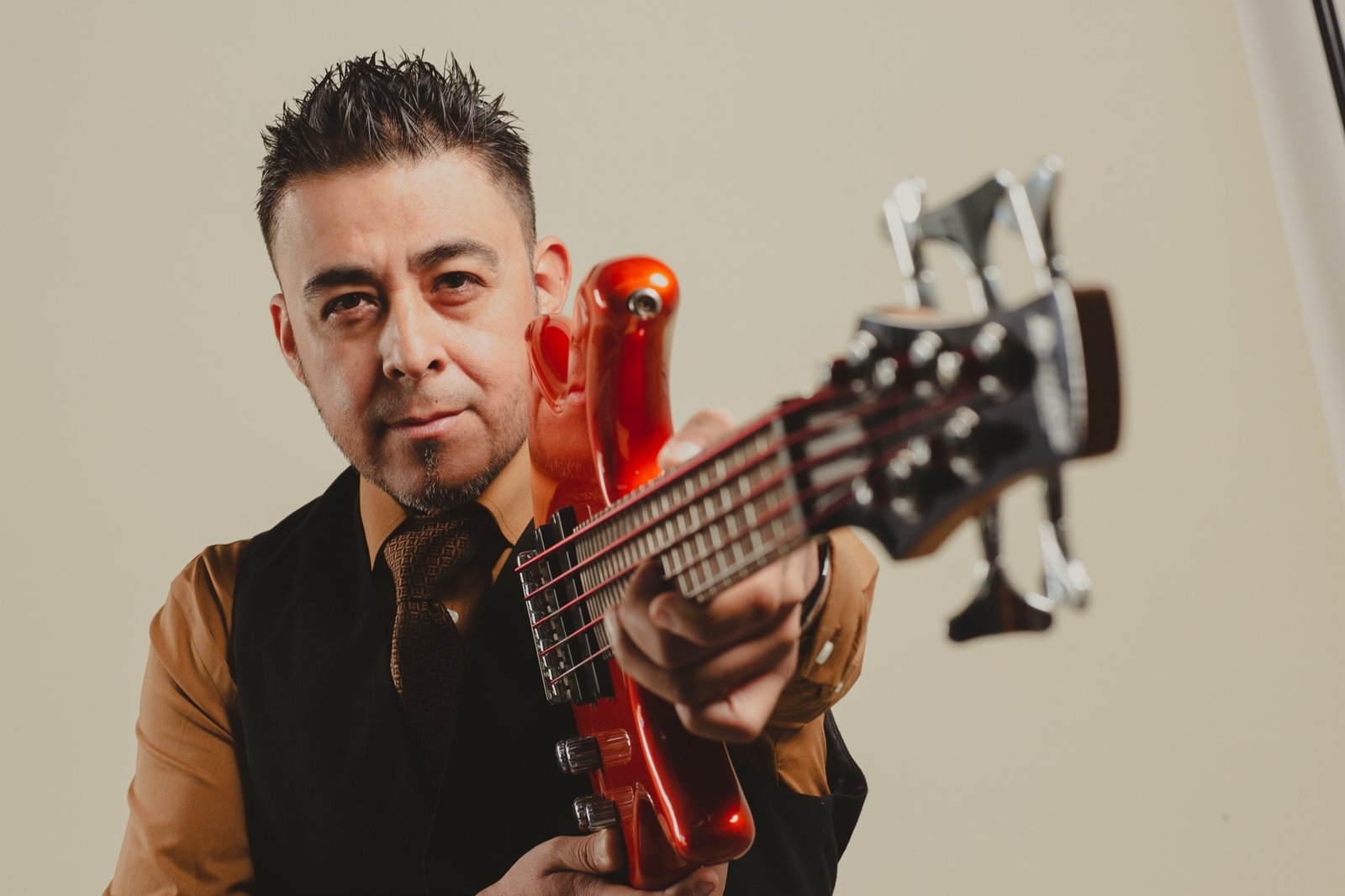 Mauricio Hernández, bass for Grupo Silverado